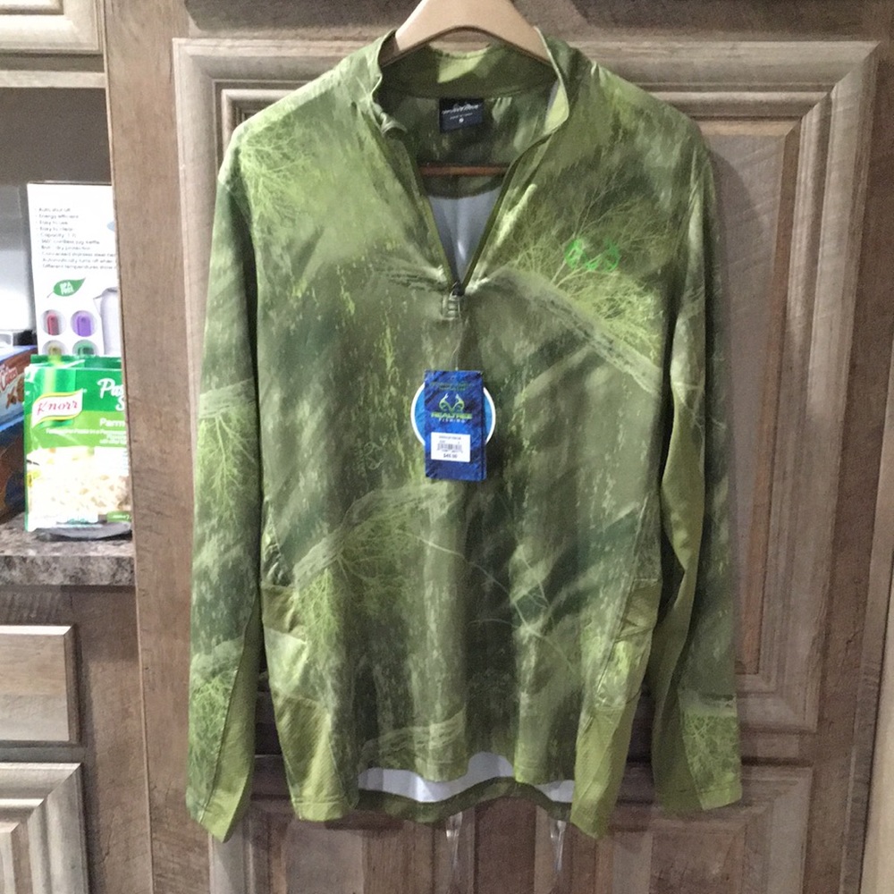 New With Tags Men’s Long Sleeve Fishing Shirt